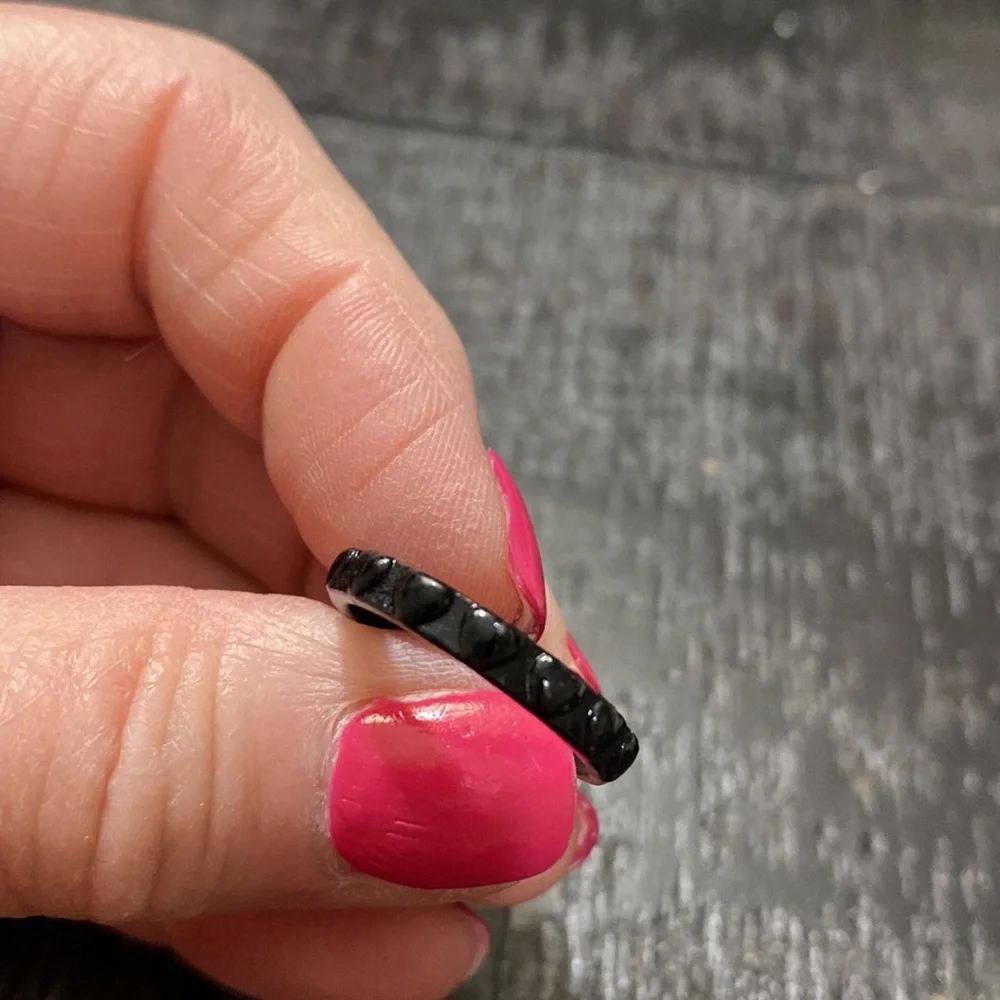 NWOT Size 7.25 Modern Heart Black Ring!